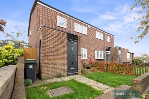 3 bedroom semi-detached house to rent, Limes Avenue, Essex IG7