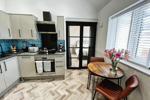 1 bedroom flat for sale, Beaver Road, Didsbury, Manchester, M20