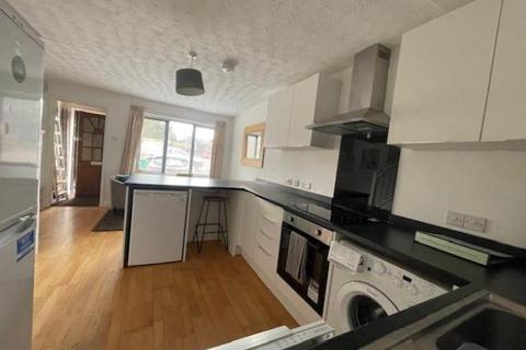 3 bedroom house share to rent, Meadow Close