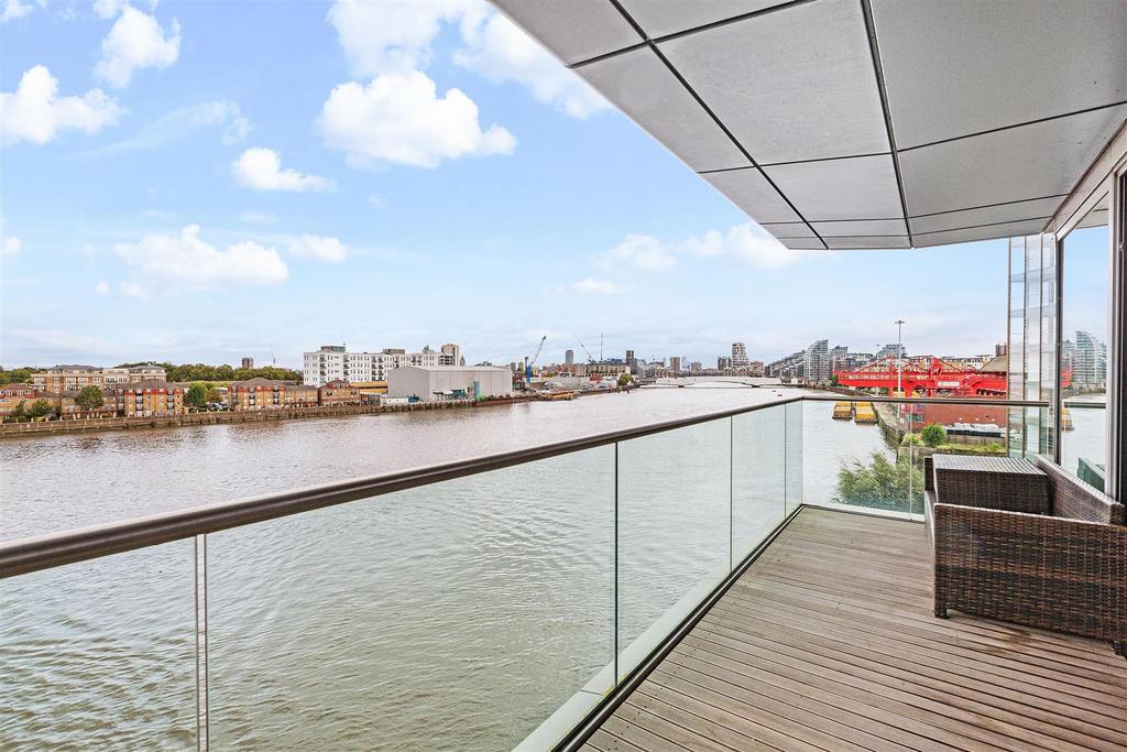 Riverside Quarter, Wandsworth, SW18 2 bed apartment - £1,195,000