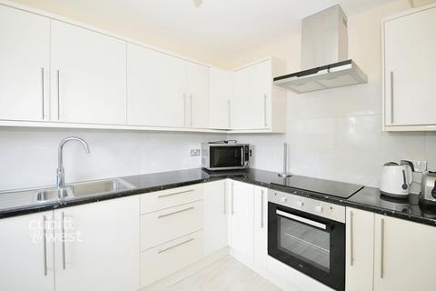 2 bedroom apartment to rent, Worcester Road Sutton SM2