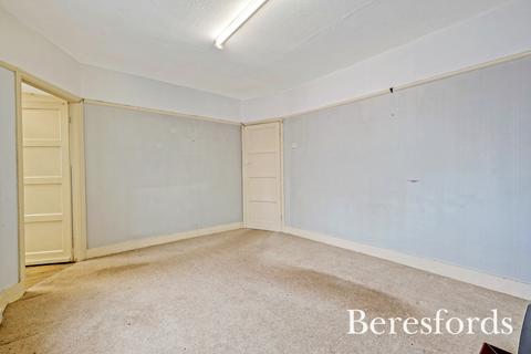 2 bedroom bungalow for sale, Ascot Gardens, Hornchurch, RM12