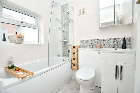 72 Burnside Avenue, Salford, M6 8WR