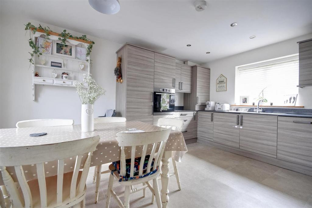 Kitchen / breakfast room