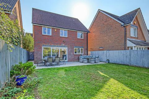 4 bedroom detached house for sale, Tye Common Road, Billericay