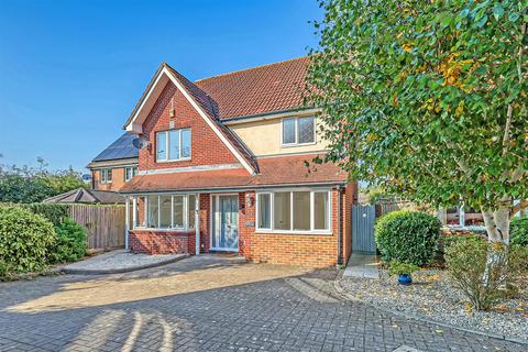 4 bedroom detached house for sale, Tye Common Road, Billericay