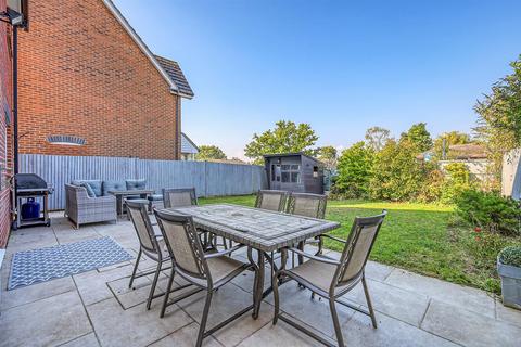 4 bedroom detached house for sale, Tye Common Road, Billericay