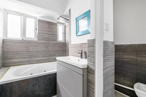 Flat 32, Clement House Rainsborough Avenue, London, SE8 5RY