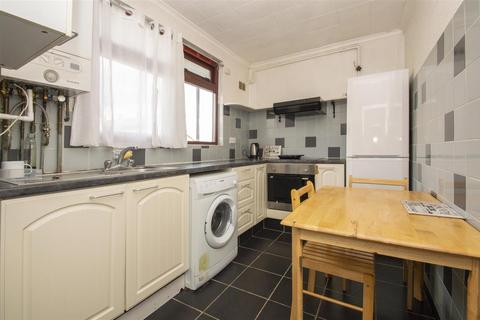 2 bedroom flat to rent, Arden Estate, N1