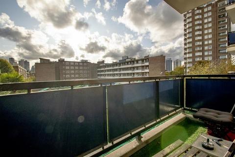 2 bedroom flat to rent, Arden Estate, N1