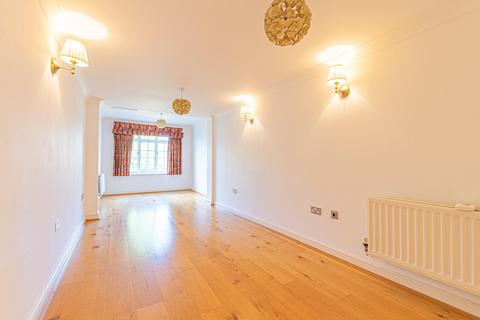 2 bedroom maisonette for sale, The Courtyards, London Road, Aston Clinton