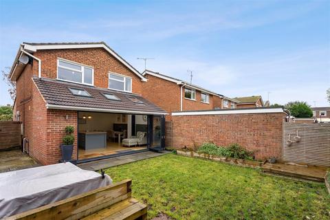 3 bedroom detached house for sale, Camberton Road, Linslade, Bedfordshire