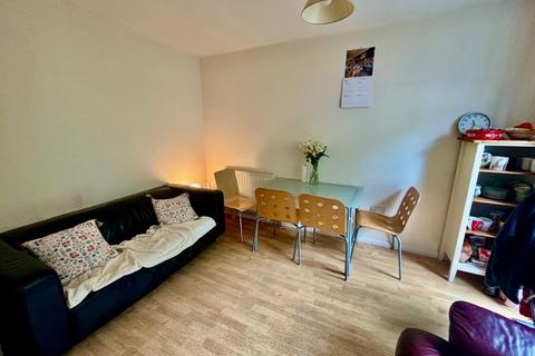 88 Beechtree Avenue, Englefield Green, Egham, TW20 0SR