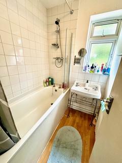 88 Beechtree Avenue, Englefield Green, Egham, TW20 0SR