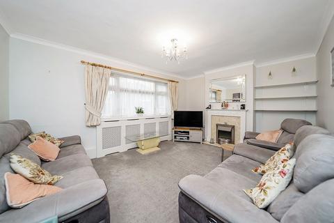 3 bedroom flat for sale, Hatfield Close, Ilford IG6