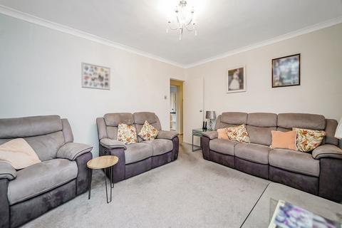 3 bedroom flat for sale, Hatfield Close, Ilford IG6