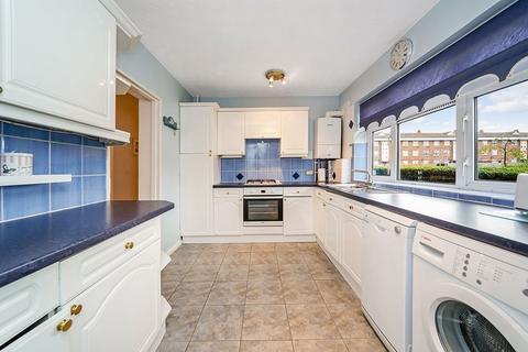 3 bedroom flat for sale, Hatfield Close, Ilford IG6