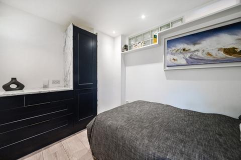 1 bedroom apartment for sale, Menlo Gardens, London