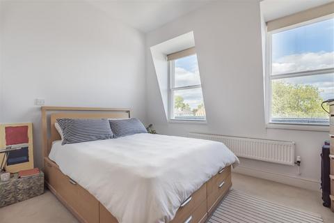 2 bedroom apartment for sale, Winchester Court, Castlegate, Richmond