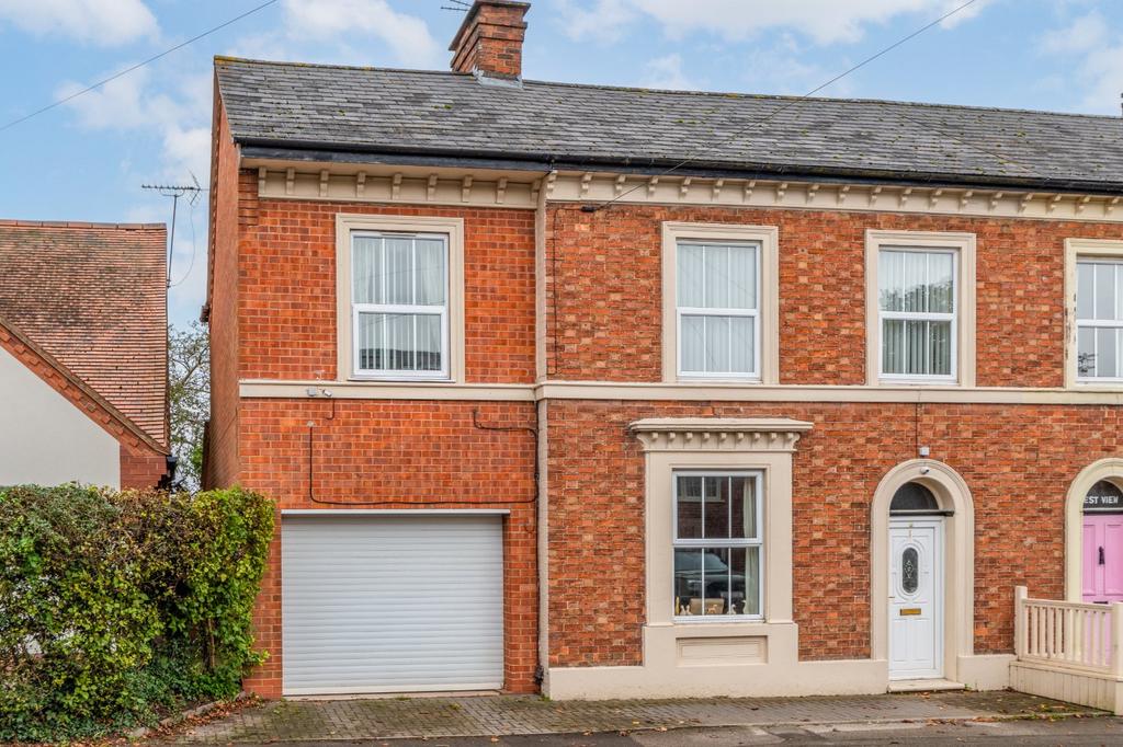 Evesham Road, Astwood Bank, Redditch... 4 bed semidetached house for