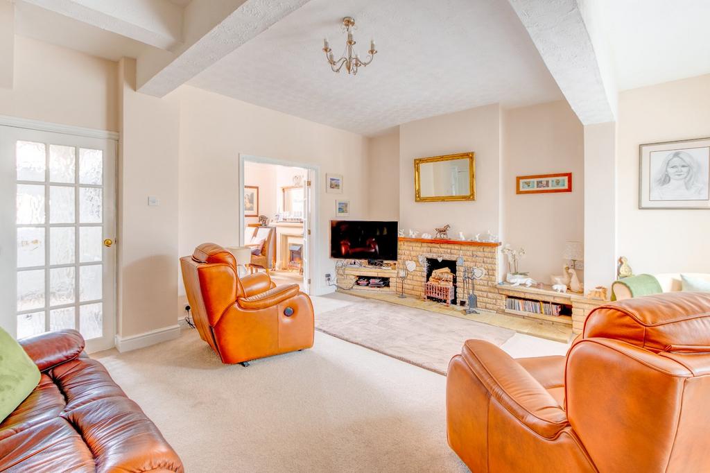 Evesham Road, Astwood Bank, Redditch... 4 bed semidetached house for