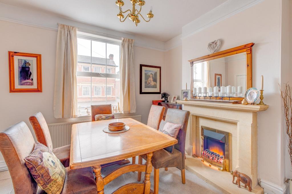 Evesham Road, Astwood Bank, Redditch... 4 bed semidetached house for