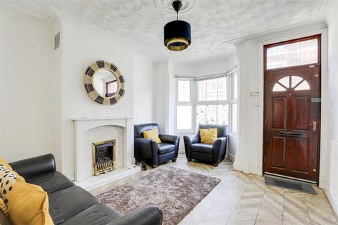 4 bedroom terraced house for sale, Myrtle Avenue, Forest Fields NG7