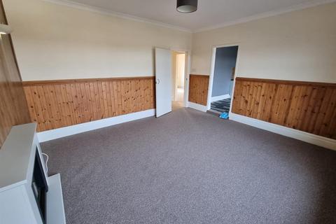 3 bedroom flat to rent, Harpers Flat