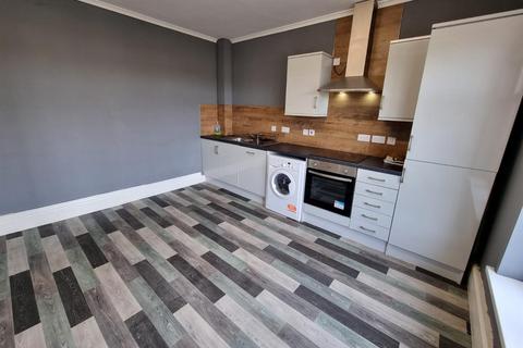 3 bedroom flat to rent, Harpers Flat