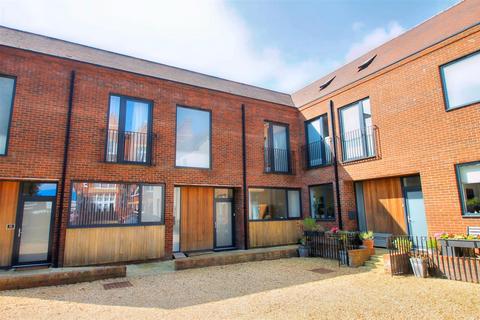 3 bedroom townhouse for sale, Kensington Gardens, Bedford