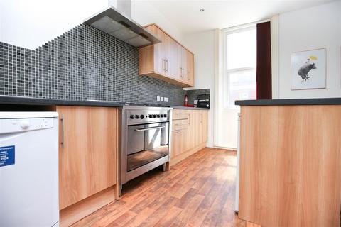 5 bedroom maisonette to rent, Heaton Road, Newcastle Upon Tyne NE6