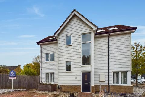 4 bedroom semi-detached house for sale, Hop Pickers Close, Selling, Faversham, Kent, ME13 9FH