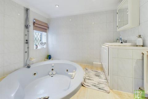 17 Allendale Close, Sandhurst, GU47 8NJ