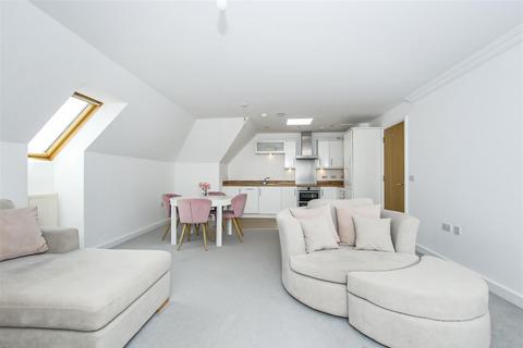 2 bedroom apartment for sale, Hercies Road, Uxbridge UB10