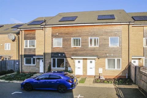 2 bedroom terraced house to rent, Newport Road, BROUGHTON