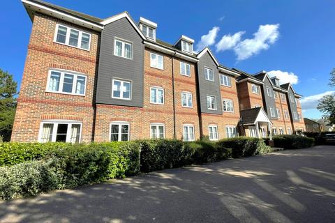 2 bedroom flat to rent, Cadwell Lane, Hitchin, SG4