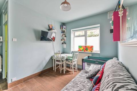 1 bedroom flat for sale, Latchmere Road, Clapham Junction, London, SW11