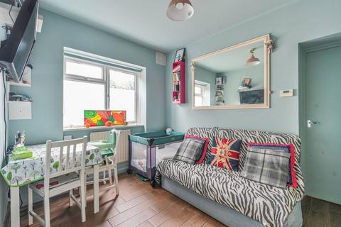 1 bedroom flat for sale, Latchmere Road, Clapham Junction, London, SW11