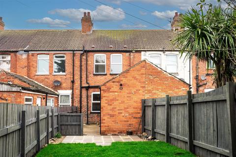 3 bedroom terraced house to rent, South Cliff Road, WITHERNSEA