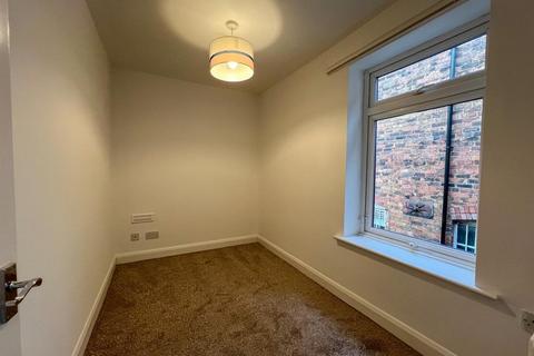 3 bedroom terraced house to rent, Outclough Road, Stoke-On-Trent ST8