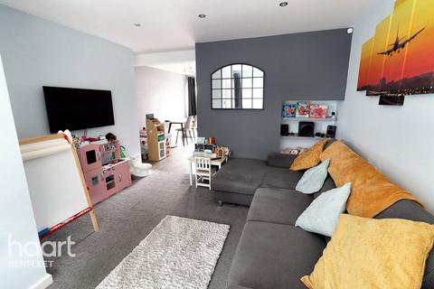 2 bedroom terraced house for sale, Willow Walk, Benfleet