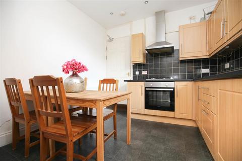 5 bedroom terraced house to rent, Mundella Terrace, Newcastle Upon Tyne NE6