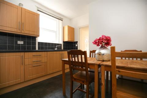 5 bedroom terraced house to rent, Mundella Terrace, Newcastle Upon Tyne NE6