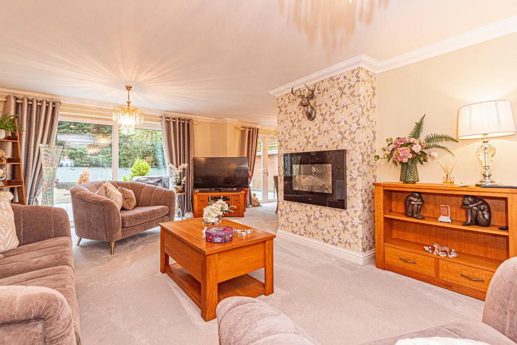 Taylors Ride, Leighton Buzzard 5 bed detached house for sale £1,000,000