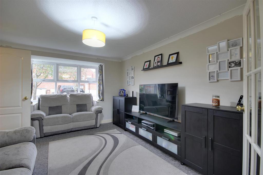 Blackburn Avenue, Brough 3 bed detached house for sale £225,000
