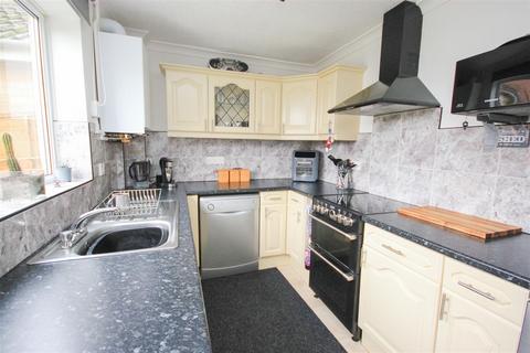 3 bedroom semi-detached house for sale, Naseby Close, Wellingborough NN8