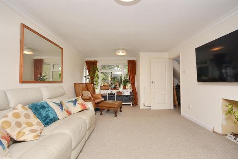 2 Burrow Down Close, Eastbourne, BN20 8SU