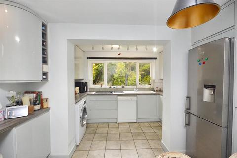 2 Burrow Down Close, Eastbourne, BN20 8SU
