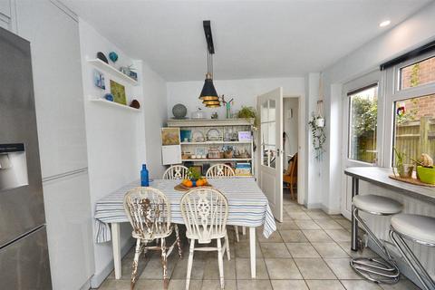 2 Burrow Down Close, Eastbourne, BN20 8SU