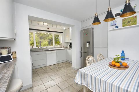 2 Burrow Down Close, Eastbourne, BN20 8SU